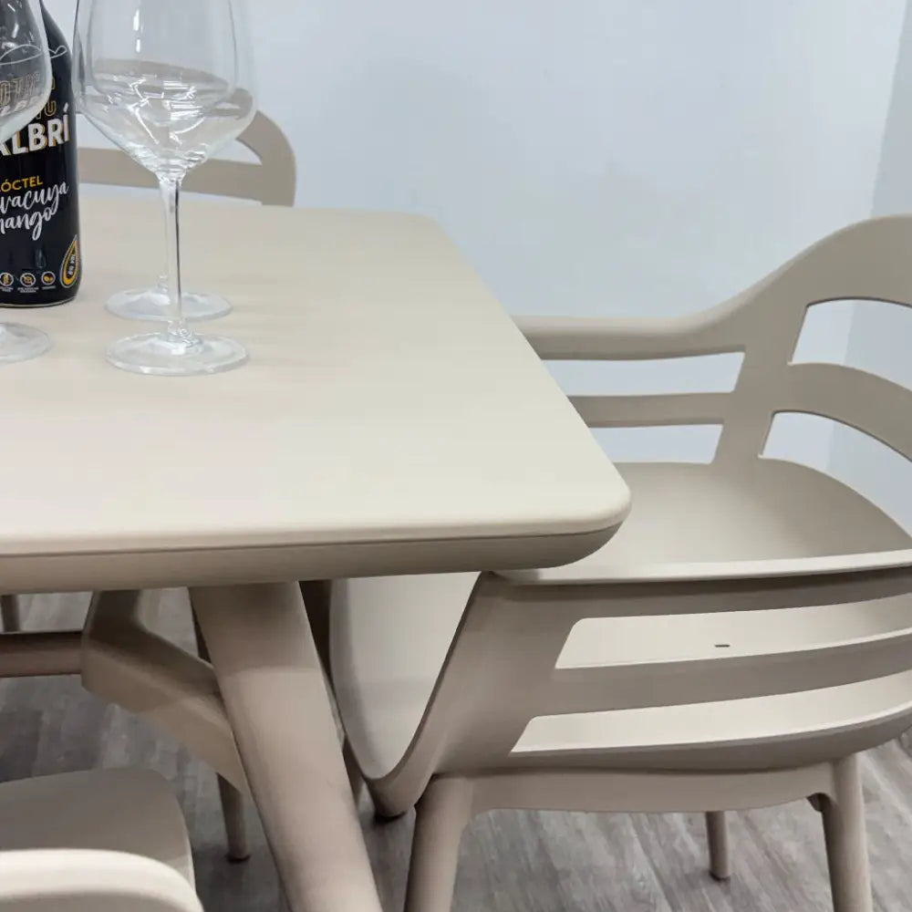 Mesa Rectangular Plástica Color Taupe Tokoa (EX-7175) - Mesas