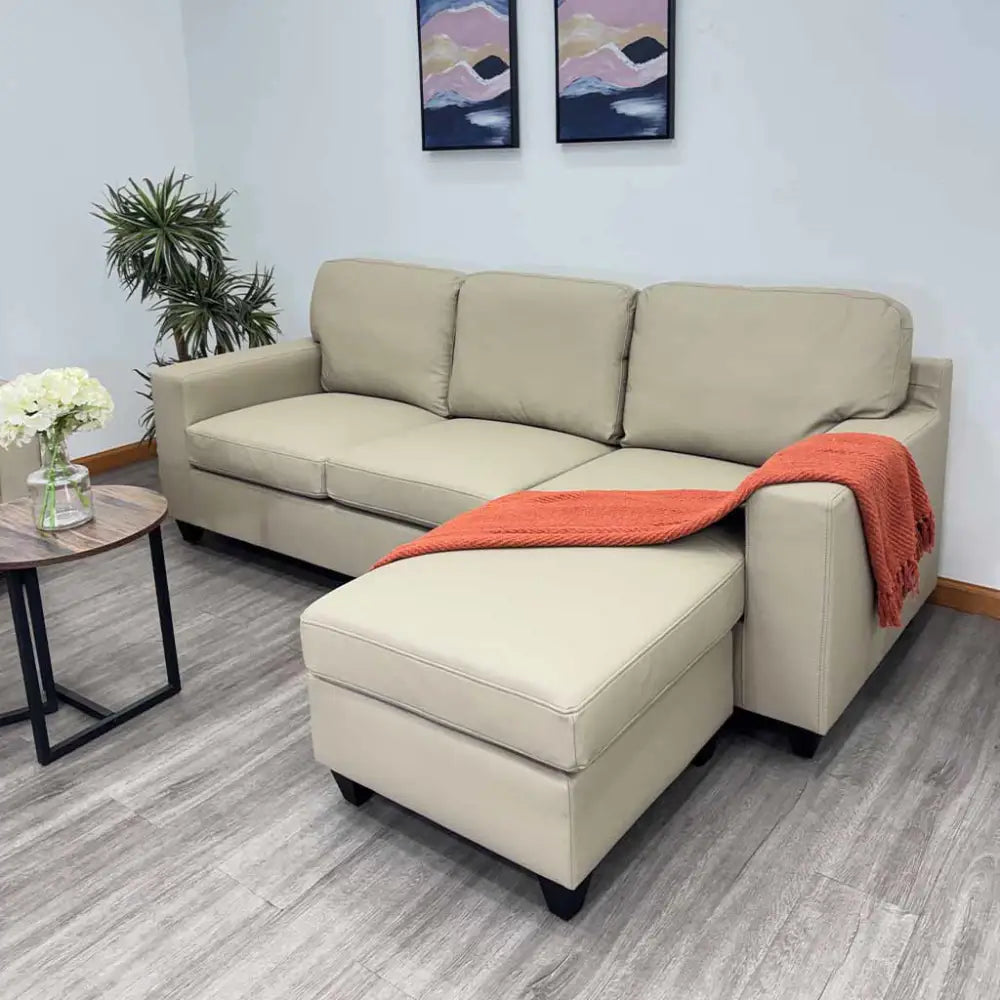 Sofá Seccional en L Tela Vinilo Antirayaduras Beige con Piecero Movible Tokoa (SA-4340)