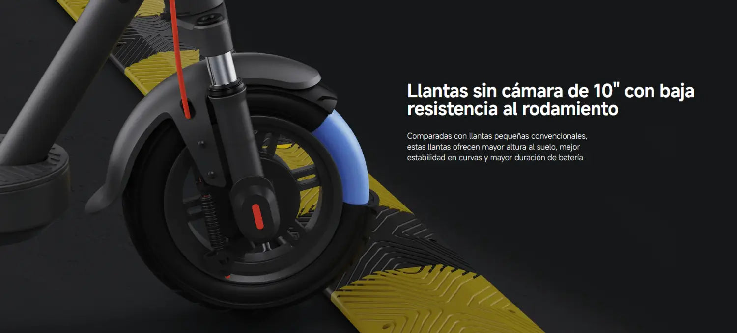 Imagen de la rueda delantera y suspensión del Xiaomi Electric Scooter Elite con guardabarros azul.