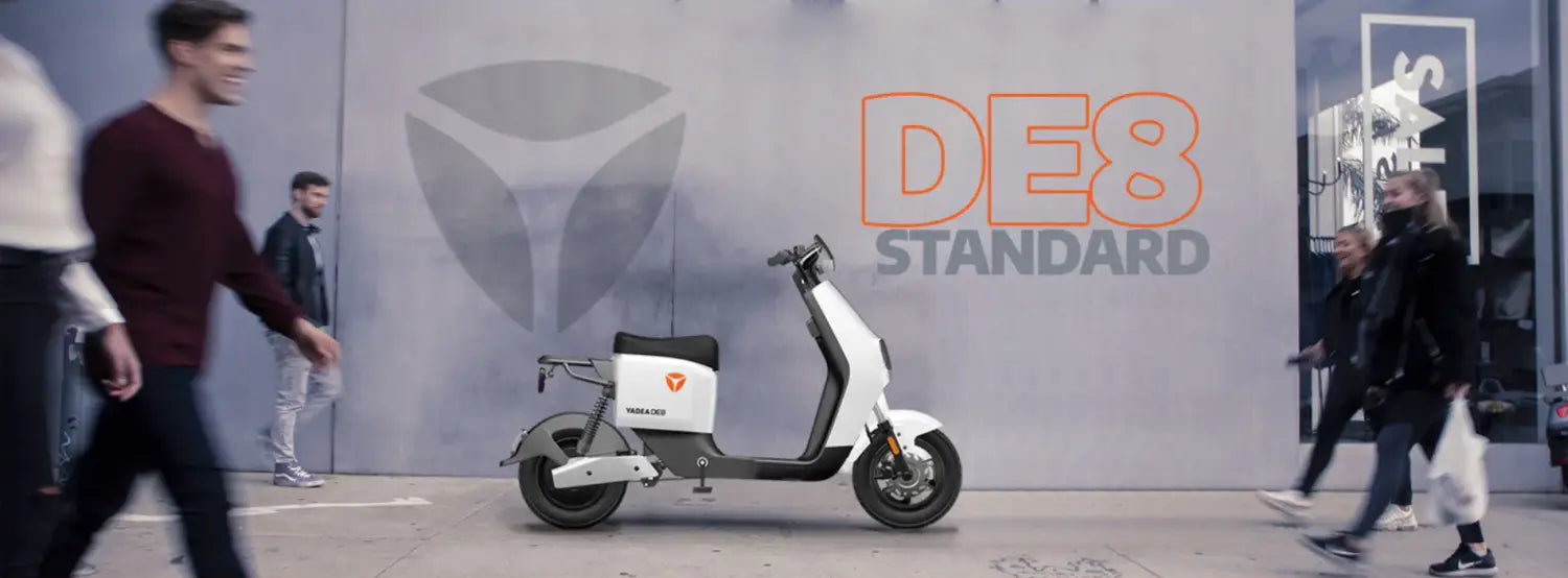 Scooter eléctrico blanco de la Bicicleta Eléctrica Yadea DE8 Standard.