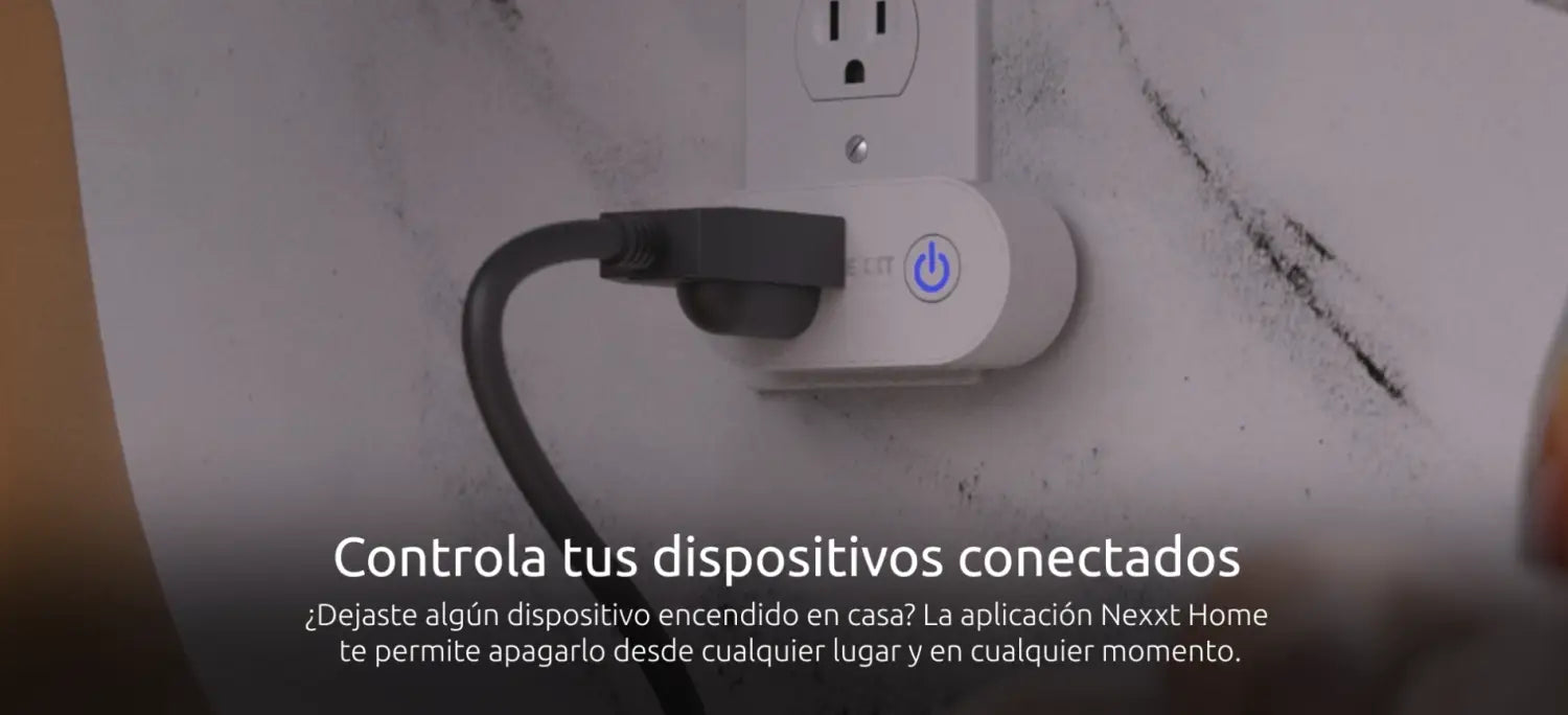 Enchufe inteligente Wi-Fi Nexxt Solutions en uso para automatización del hogar.