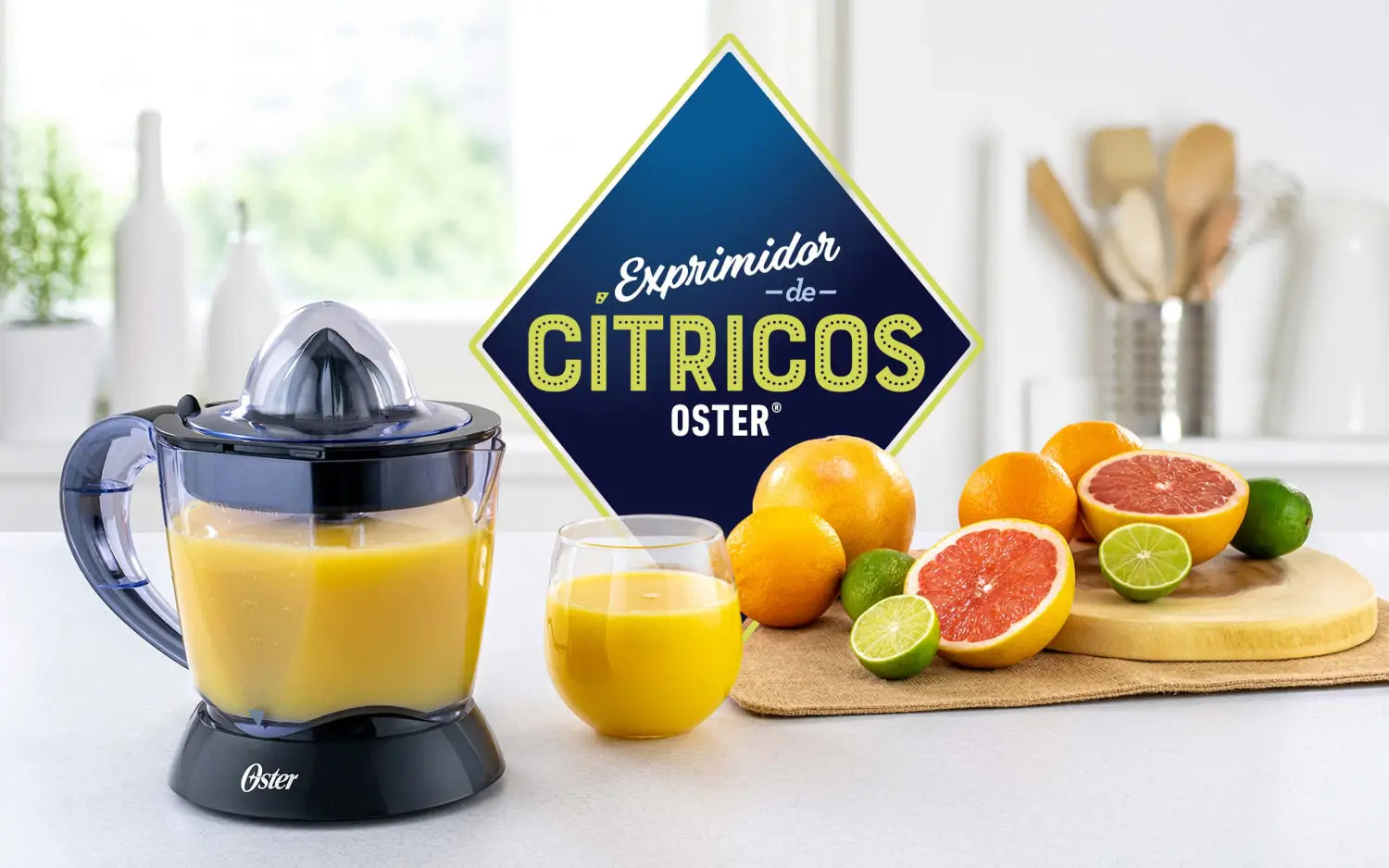 Exprimidor de Cítricos Eléctrico Oster Blanco con mejor extracción y rotación bidireccional.