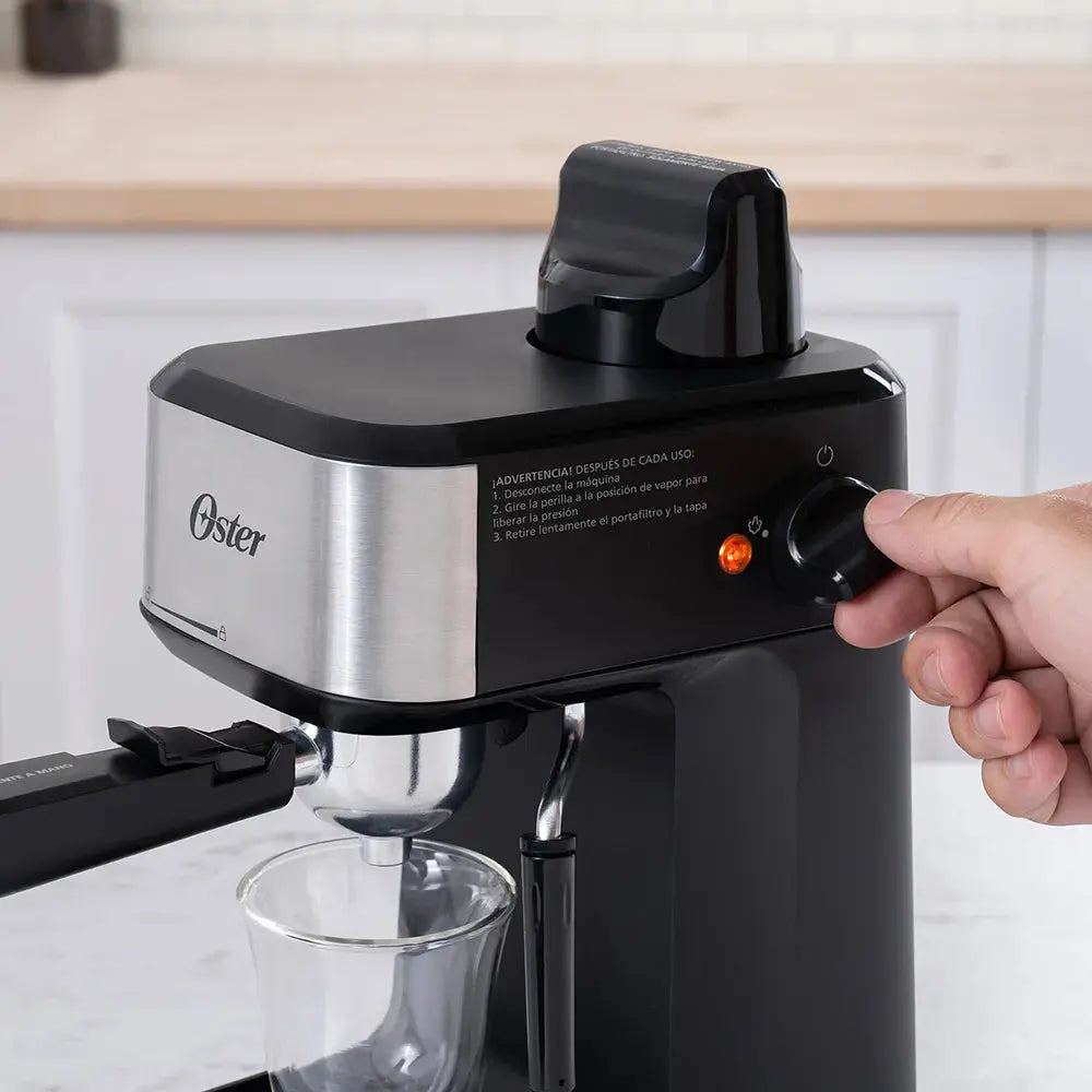 Máquina para Café Espresso y Cappuccino Oster (BVSTEM3300) yapcr.com Costa Rica