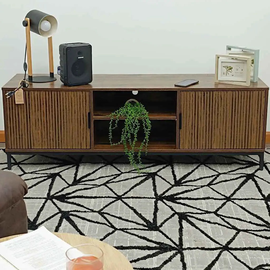 Mesa para TV con 2 Puertas y Diseño Rústico Tokoa (ME-603) yapcr.com Costa Rica