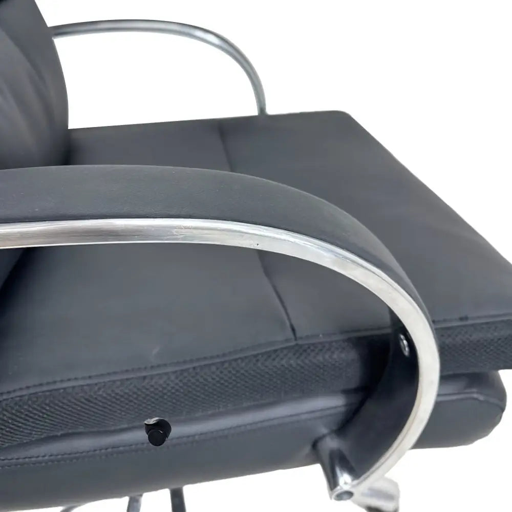 Silla de Oficina Ejecutiva en Vinilo Tokoa Negra (OS-2220) - Sillas