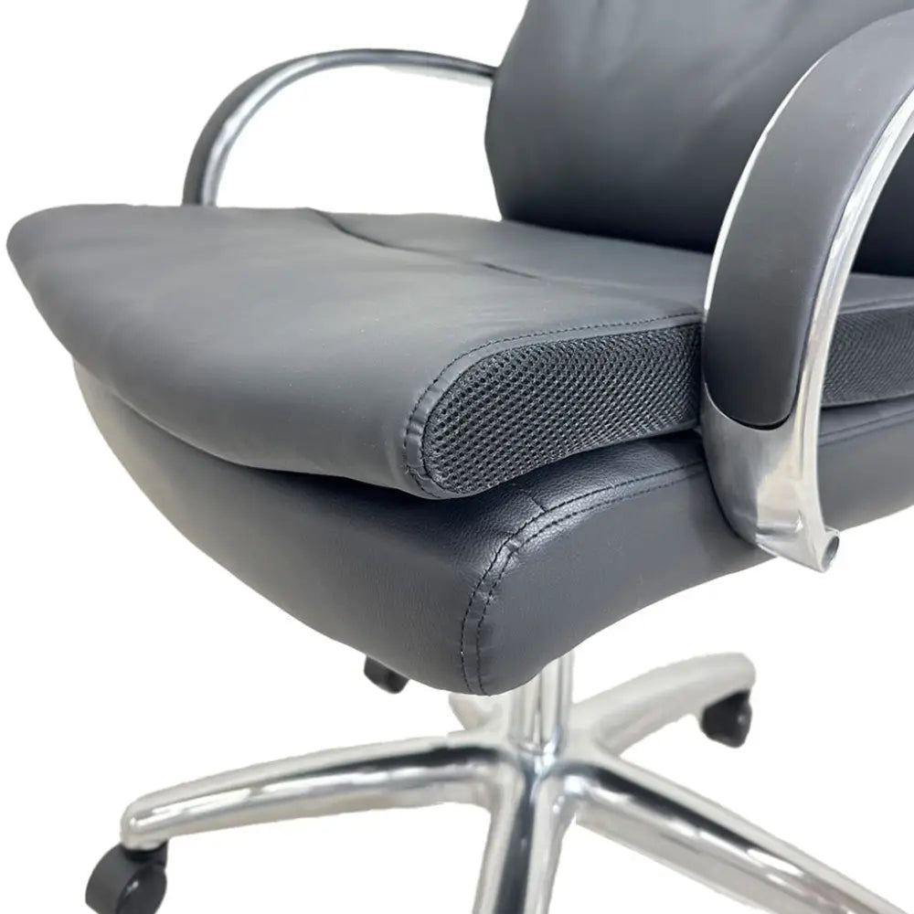 Silla de Oficina Ejecutiva en Vinilo Tokoa Negra (OS-2220) - Sillas