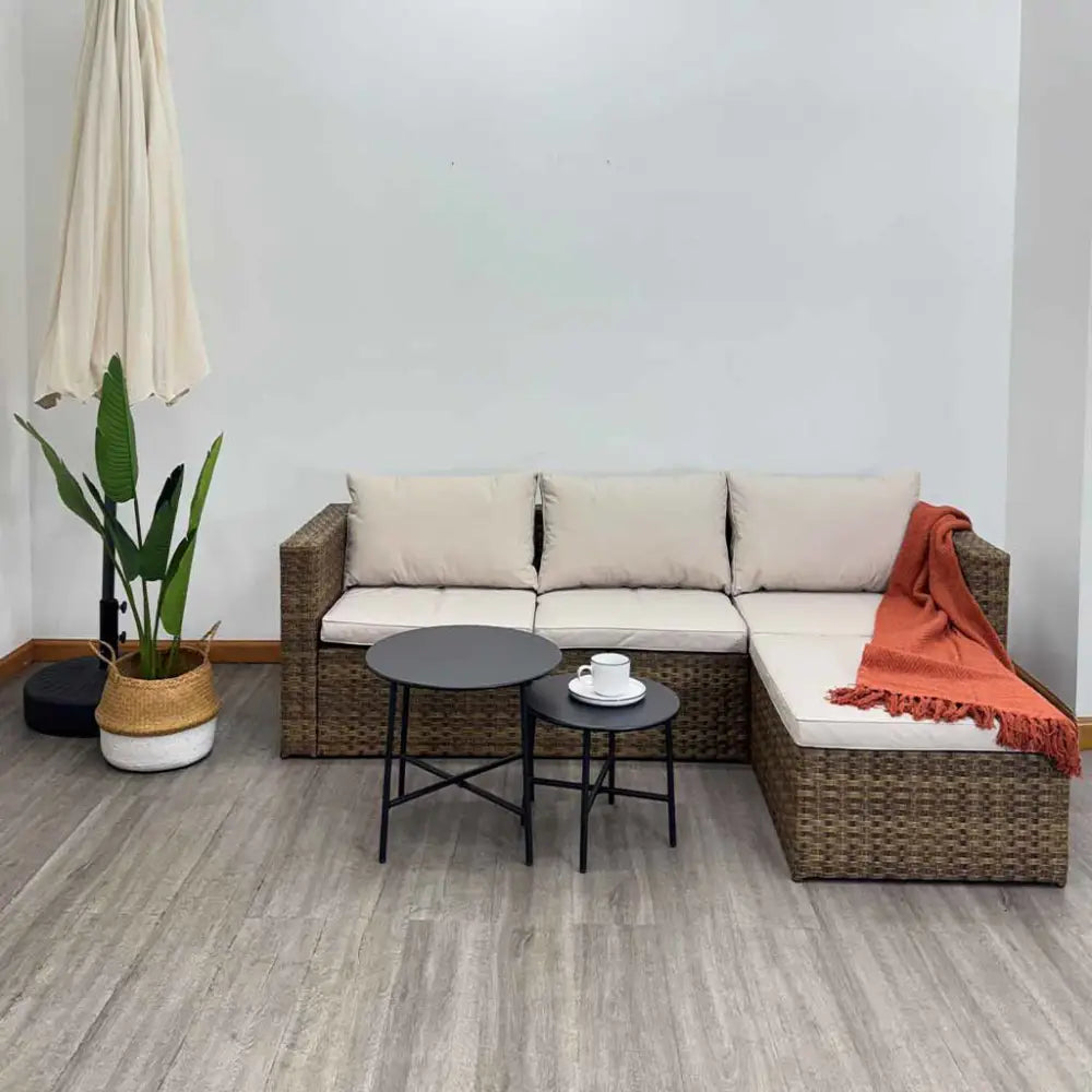 Sofá Seccional en L de Ratán Sintético Café Claro y Tela Lino Beige con Mesitas Tokoa (EX 7166) Juego Terraza