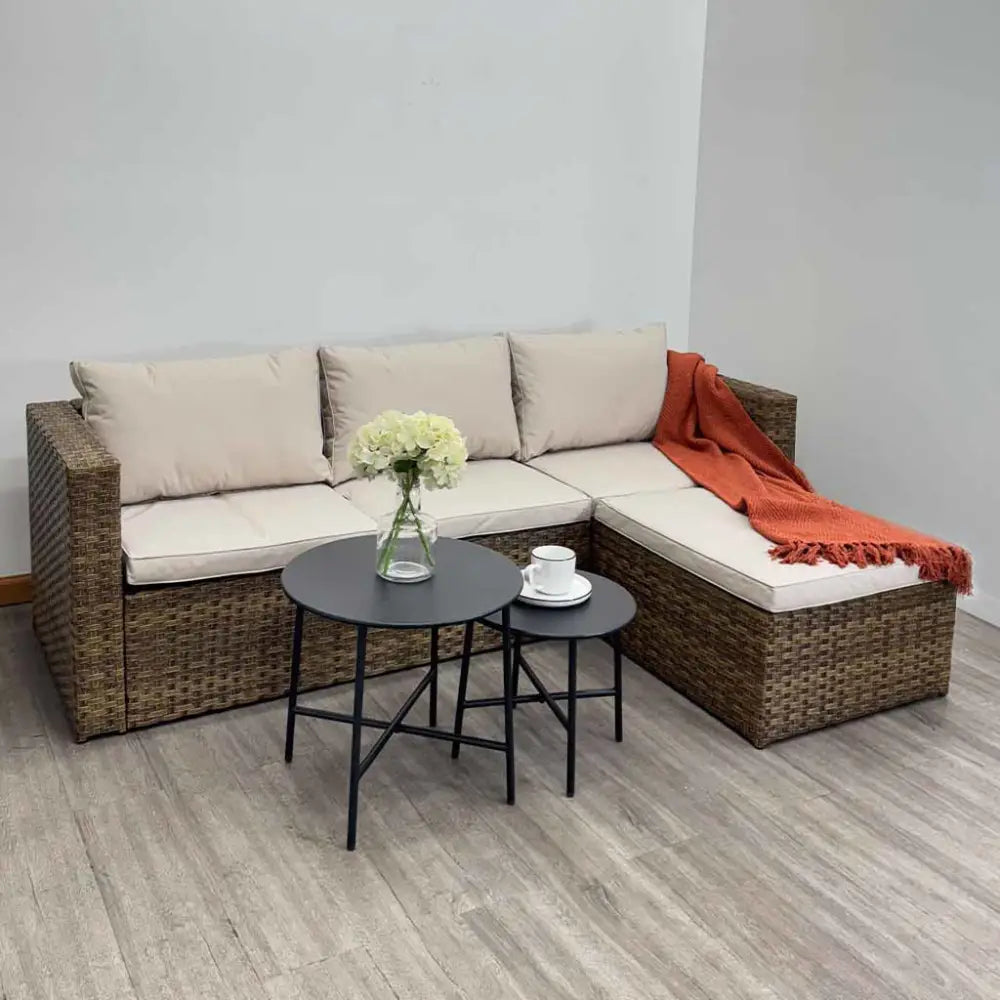 Sofá Seccional en L de Ratán Sintético Café Claro y Tela Lino Beige con Mesitas Tokoa (EX 7166) Juego Terraza