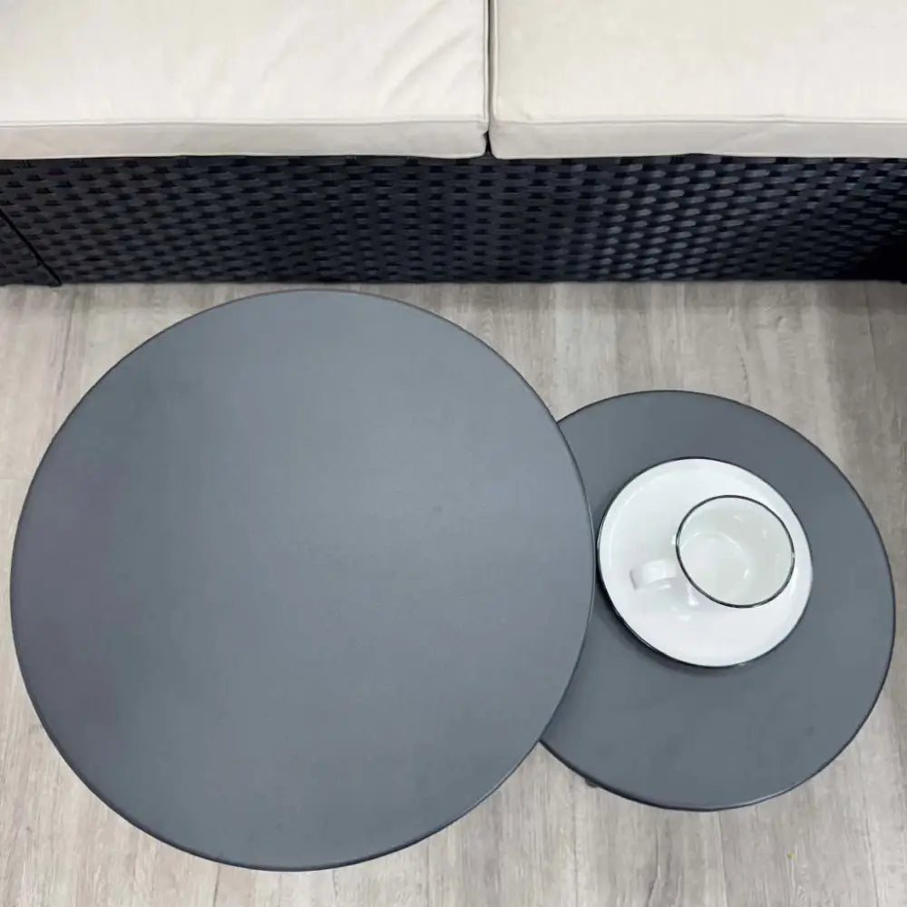 Sofá Seccional en L de Ratán Sintético Negro y Tela Lino Beige con Mesitas Tokoa (EX 7167) Juego Terraza