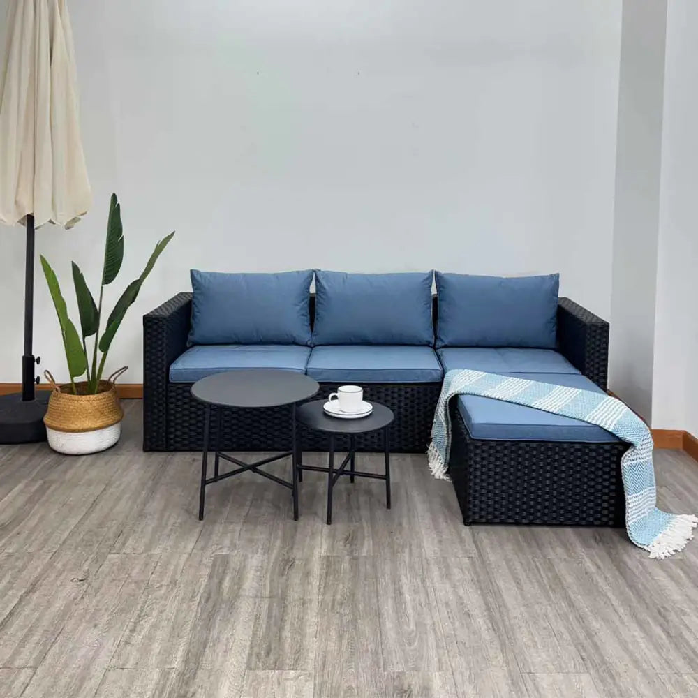 Sofá Seccional en L de Ratán Sintético Negro y Tela Lino Gris con Mesitas Tokoa (EX 7168) Juego Terraza