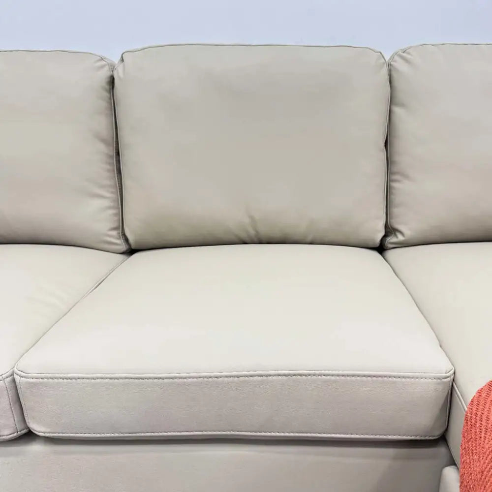Sofá Seccional en L Tela Vinilo Antirayaduras Beige con Piecero Movible Tokoa (SA-4340)