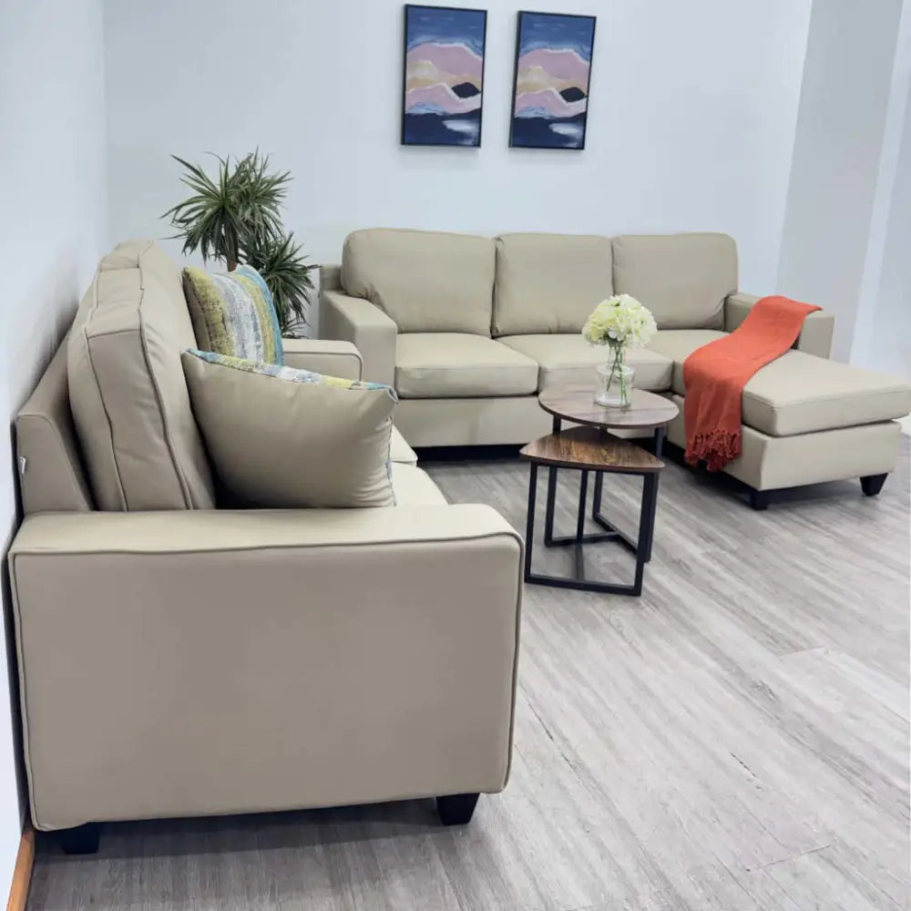 Sofá Seccional en L Tela Vinilo Antirayaduras Beige con Piecero Movible Tokoa (SA-4340)